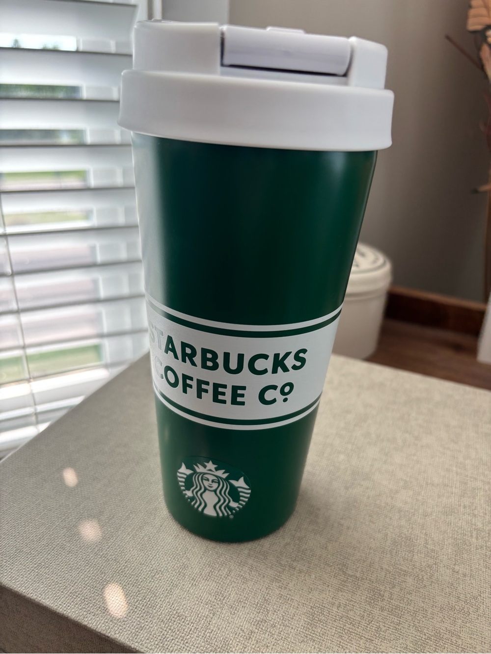 Starbucks Green Tumbler with White Flip Lid NWT